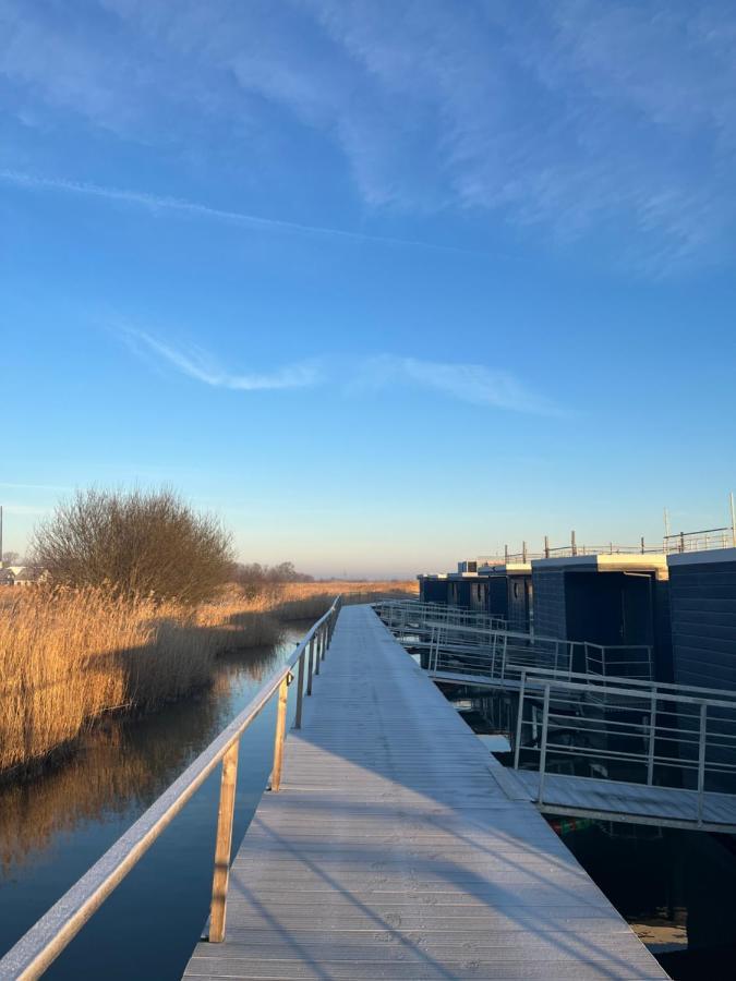 Hausboot Der Frieslaender Im Wangermeer Шиллиг Экстерьер фото