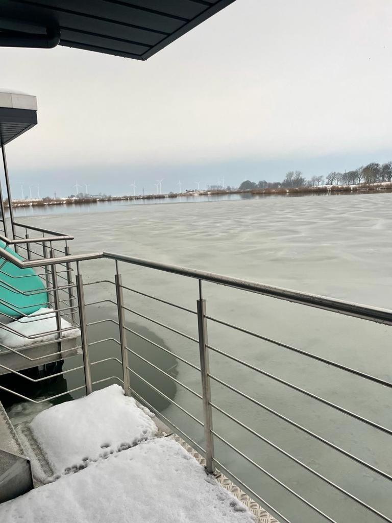 Hausboot Der Frieslaender Im Wangermeer Шиллиг Экстерьер фото